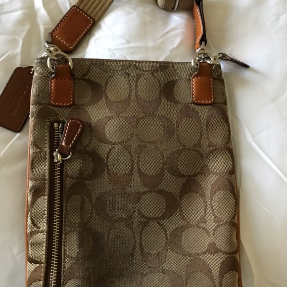 Coach adjustable strap crossbody purse. - Picture 2 of 4